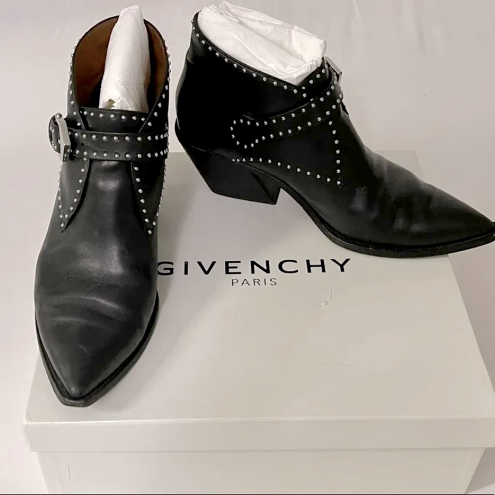 GIVENCHY ELEGANT STUDDED LEATHER BOOTS 42EU/12US